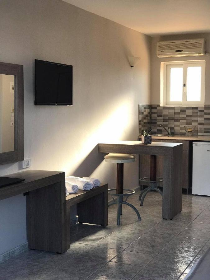 Derekas Studios & Apartments لاغاناس المظهر الخارجي الصورة